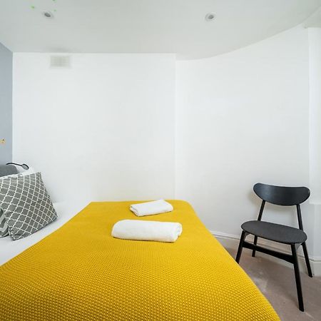 Sleek Flat With Communal Courtyard Лондон Экстерьер фото