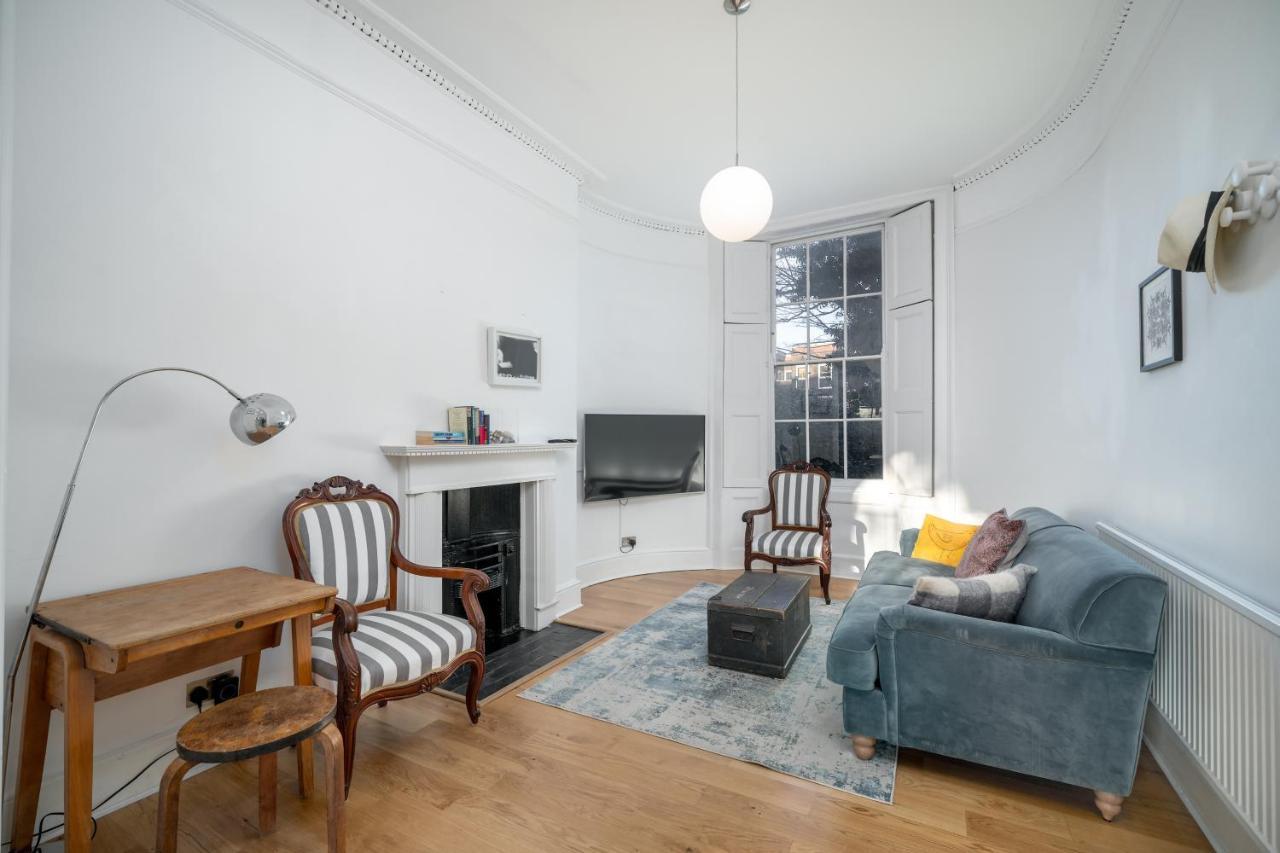 Sleek Flat With Communal Courtyard Лондон Экстерьер фото