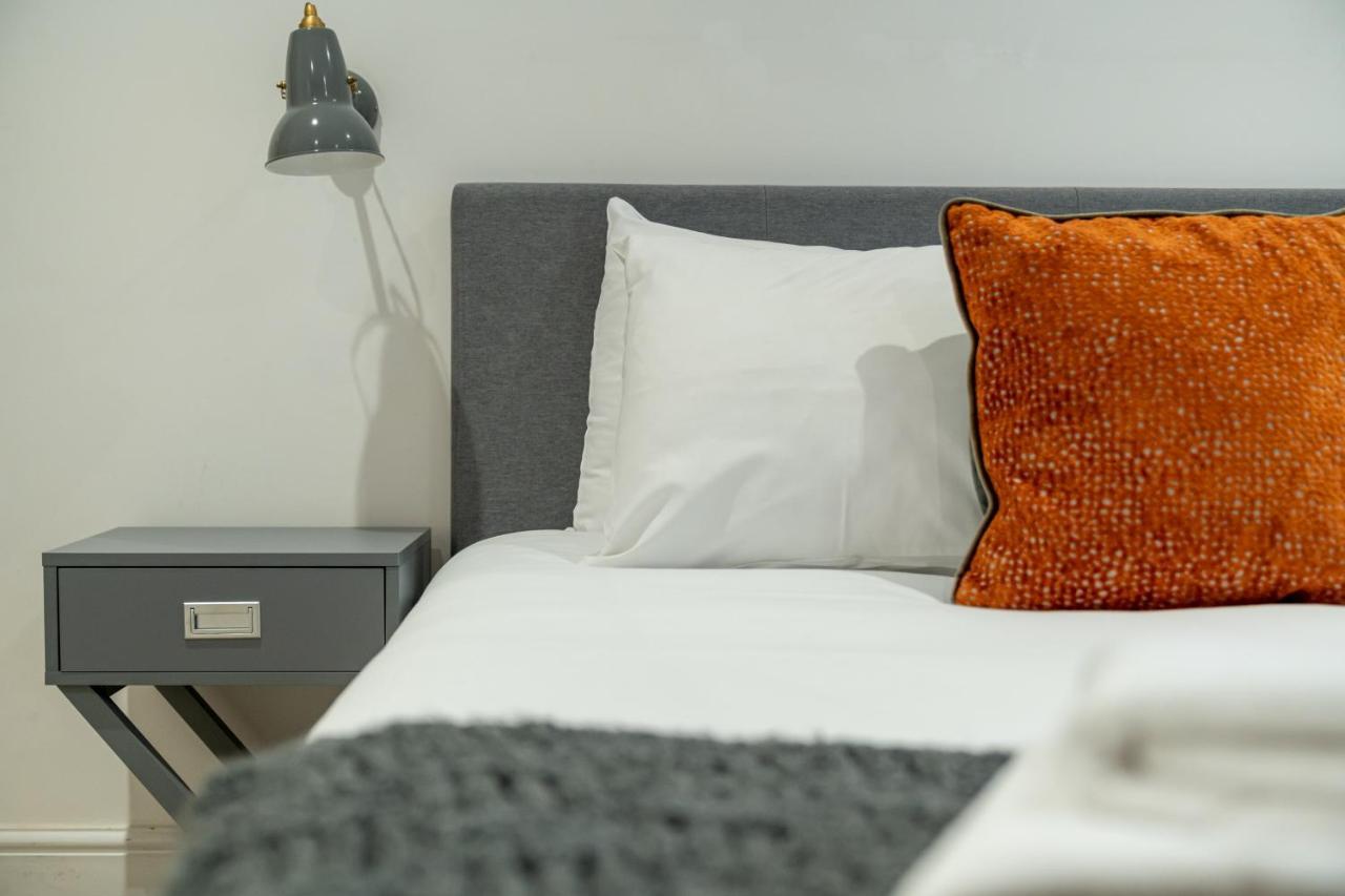 Sleek Flat With Communal Courtyard Лондон Экстерьер фото
