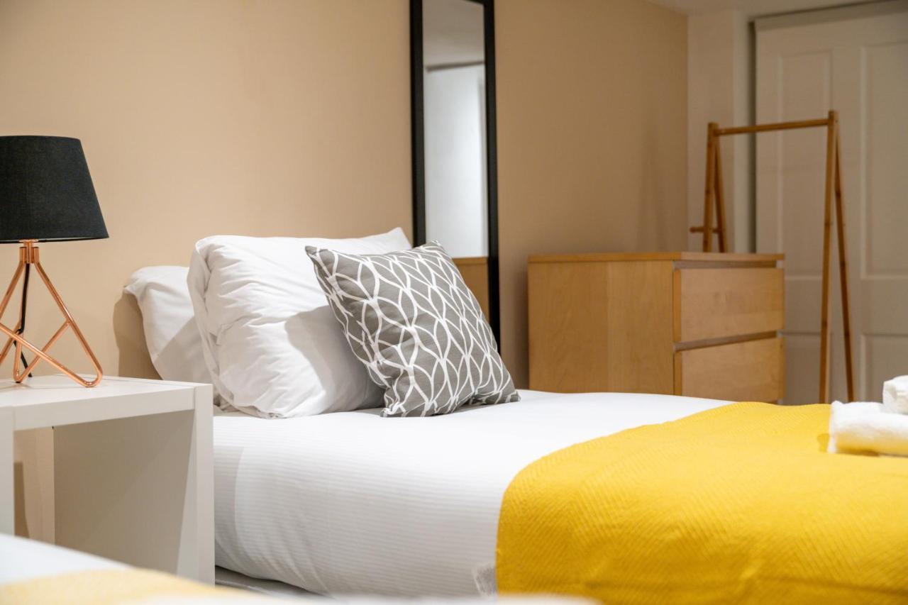 Sleek Flat With Communal Courtyard Лондон Экстерьер фото