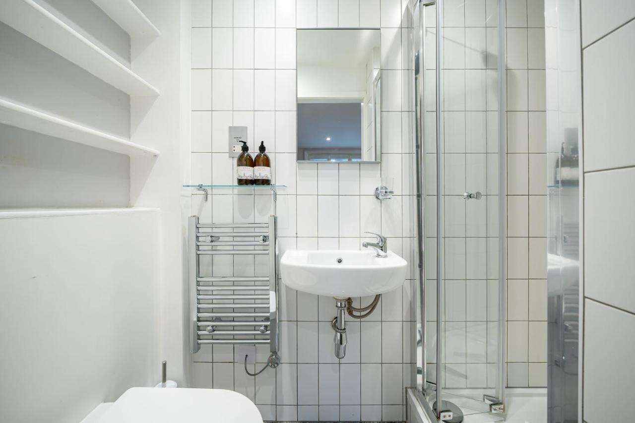 Sleek Flat With Communal Courtyard Лондон Экстерьер фото