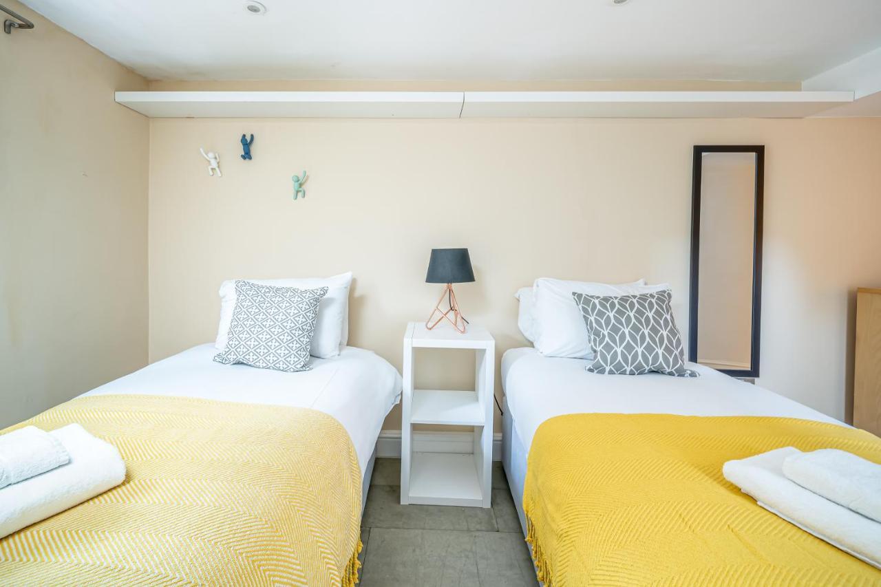 Sleek Flat With Communal Courtyard Лондон Экстерьер фото