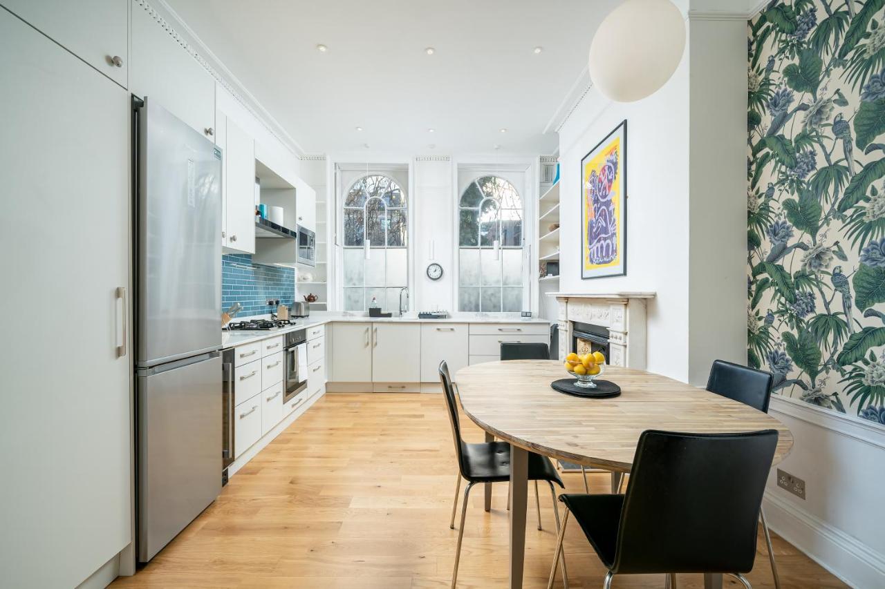 Sleek Flat With Communal Courtyard Лондон Экстерьер фото