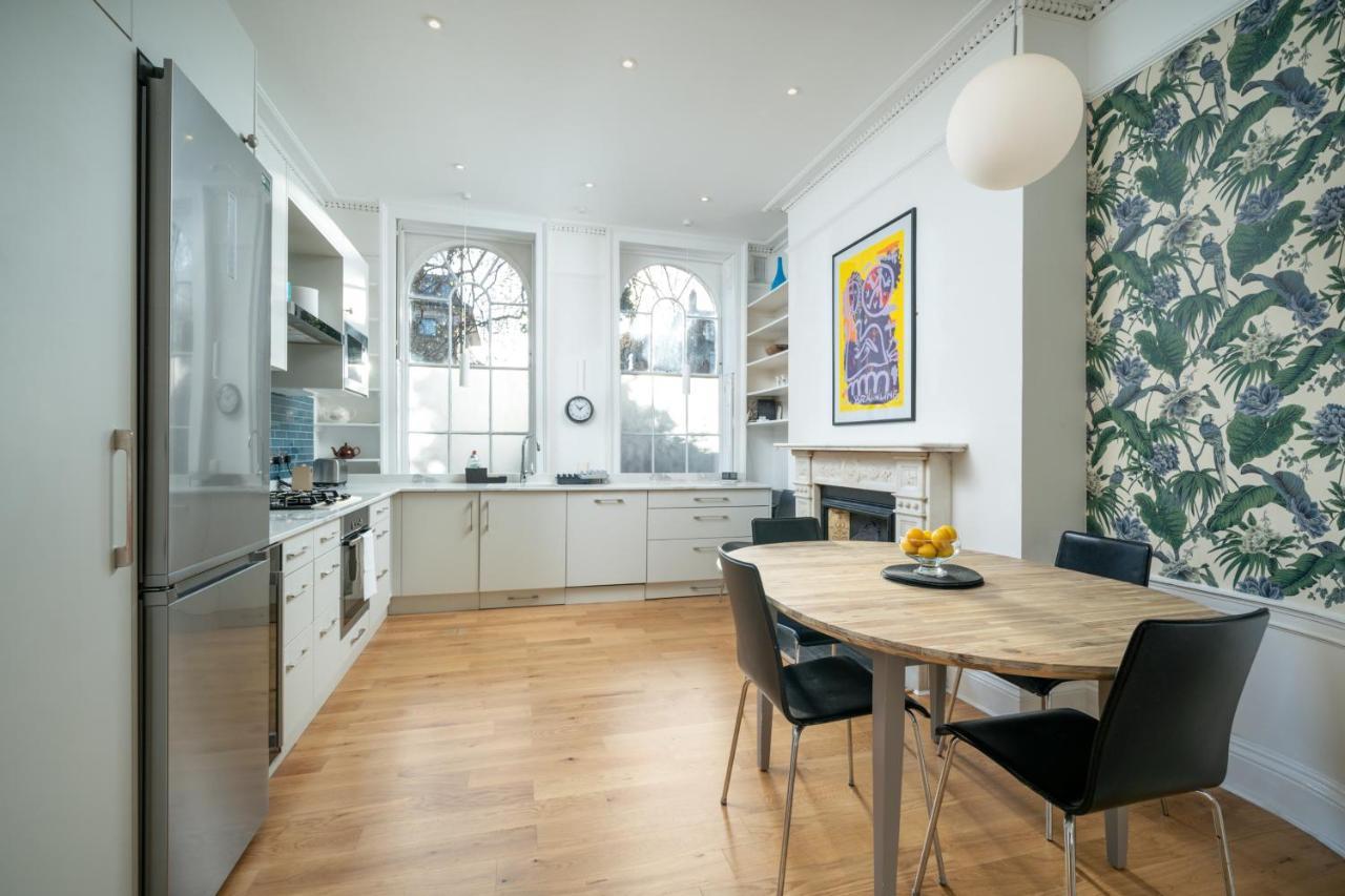 Sleek Flat With Communal Courtyard Лондон Экстерьер фото
