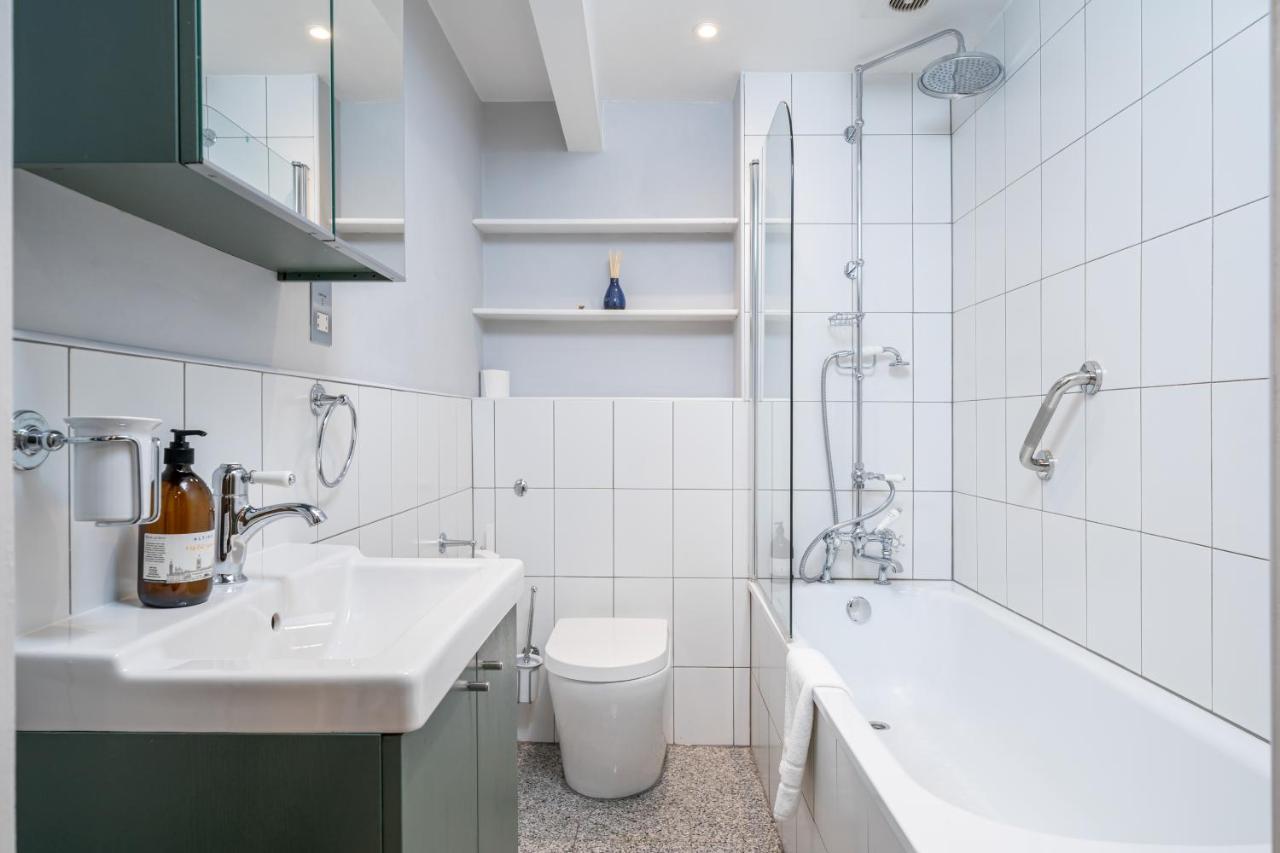 Sleek Flat With Communal Courtyard Лондон Экстерьер фото